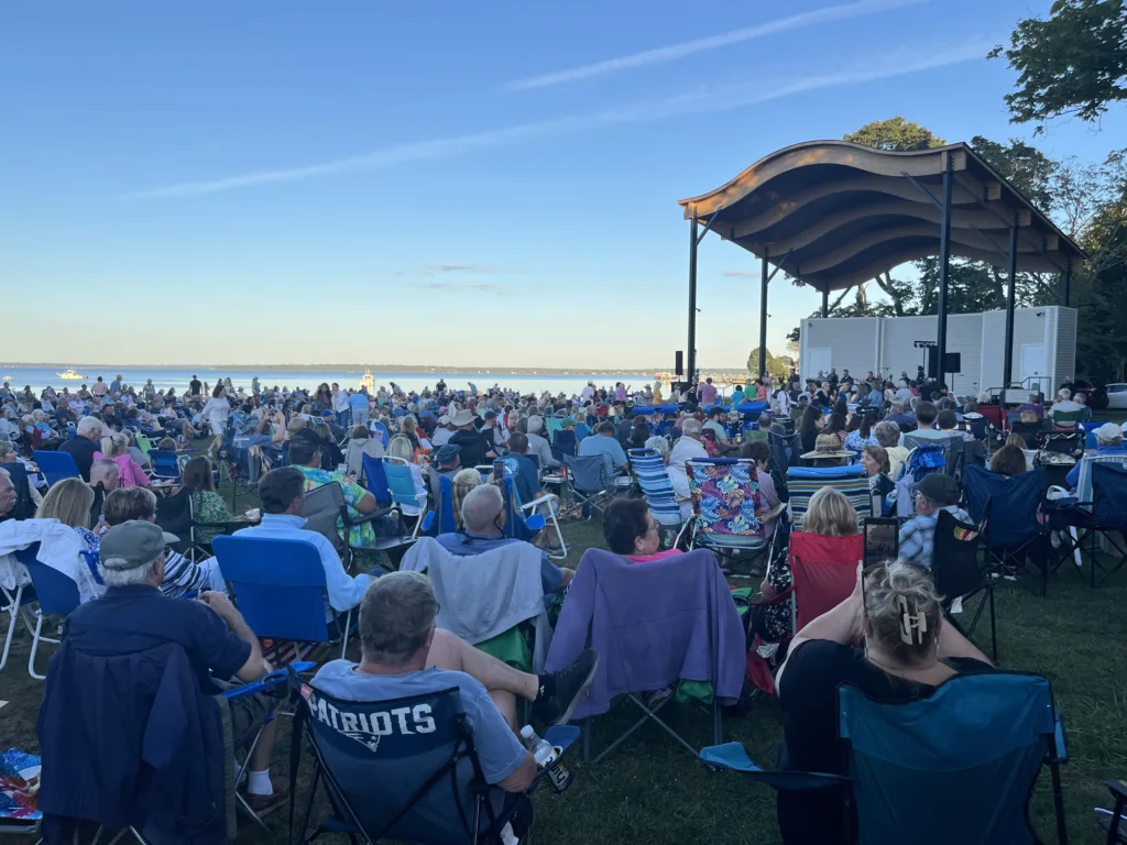 crowds at the NK beach concert